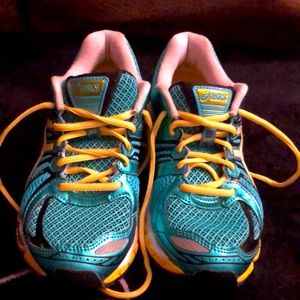 ASICS Gel-Nimbus size 6